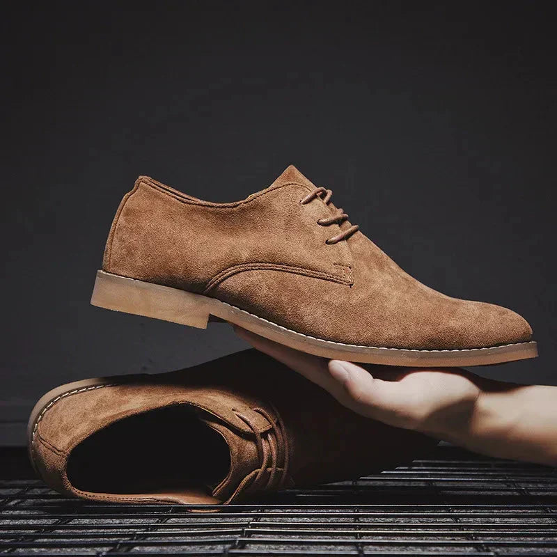 Bequeme, minimalistische Herren Schnür-Derbyschuhe. Klassisches Design für Business, Freizeit & Frühjahrsmode.