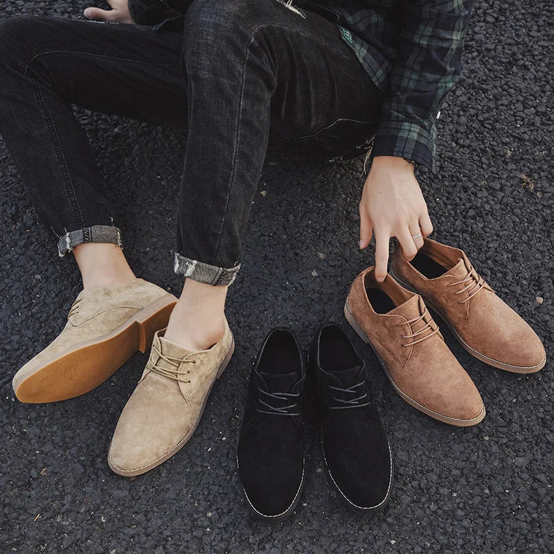 Elegante Herren Derby Schnürschuhe in minimalistischem Design. Perfekt für Business Casual und Frühjahrs-Looks.