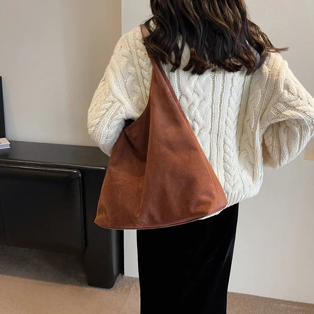 Braune Wildleder Damentasche, geräumige Tote Bag, perfekt für Büro & Alltag, stilvolle Herbstmode.