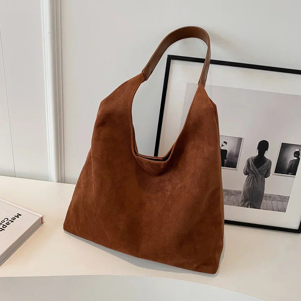 Elegante Wildleder Tote Bag für Damen, geräumig und stilvoll, ideal als Alltagstasche oder Handtasche.