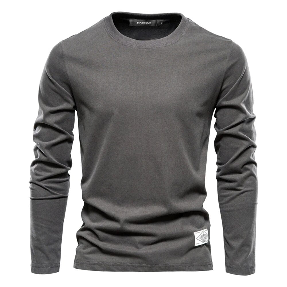 Essentielles Herren Rundhals-Sweatshirt für cleane Layer-Looks, ein modernes Langarmshirt.