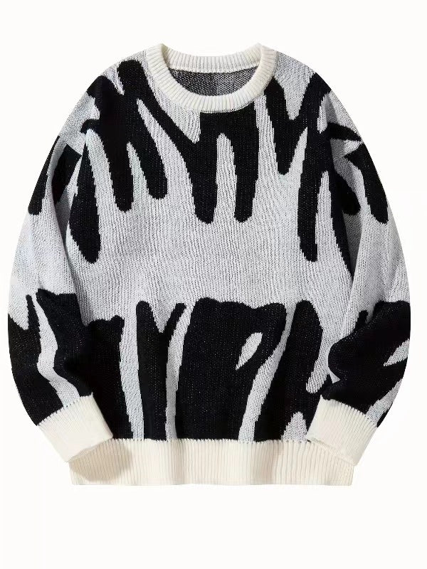 Nahaufnahme des Rundhals-Ausschnitts am gemusterten Herren Sweatshirt. Komfortabler, warmer Langarm-Pullover in modernem Stil.