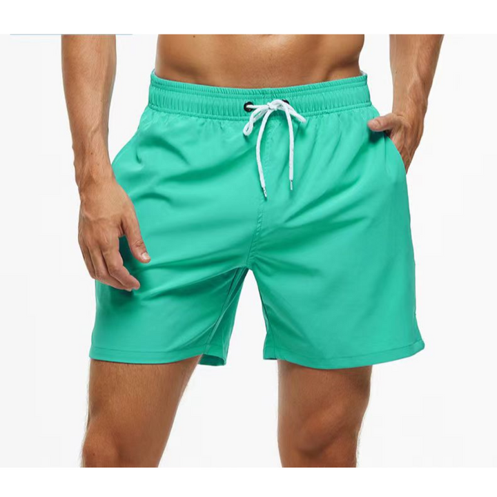 Sommerliche Herren Badehose Myron mit praktischem Netzfutter; optimal für Sport & Urlaub am Meer.