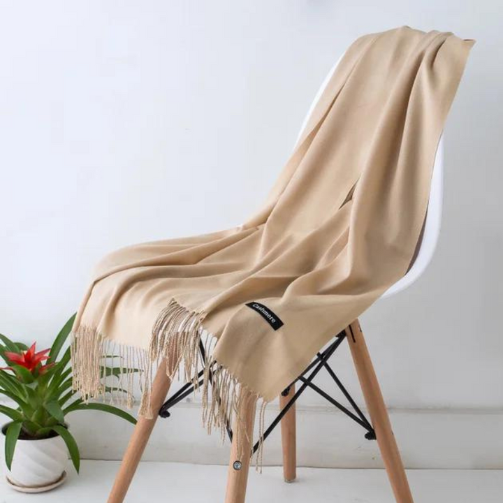 Eleganter, langer Kaschmir-Damenschal Emilia in weicher Qualität, perfekt für Herbst & Winter.