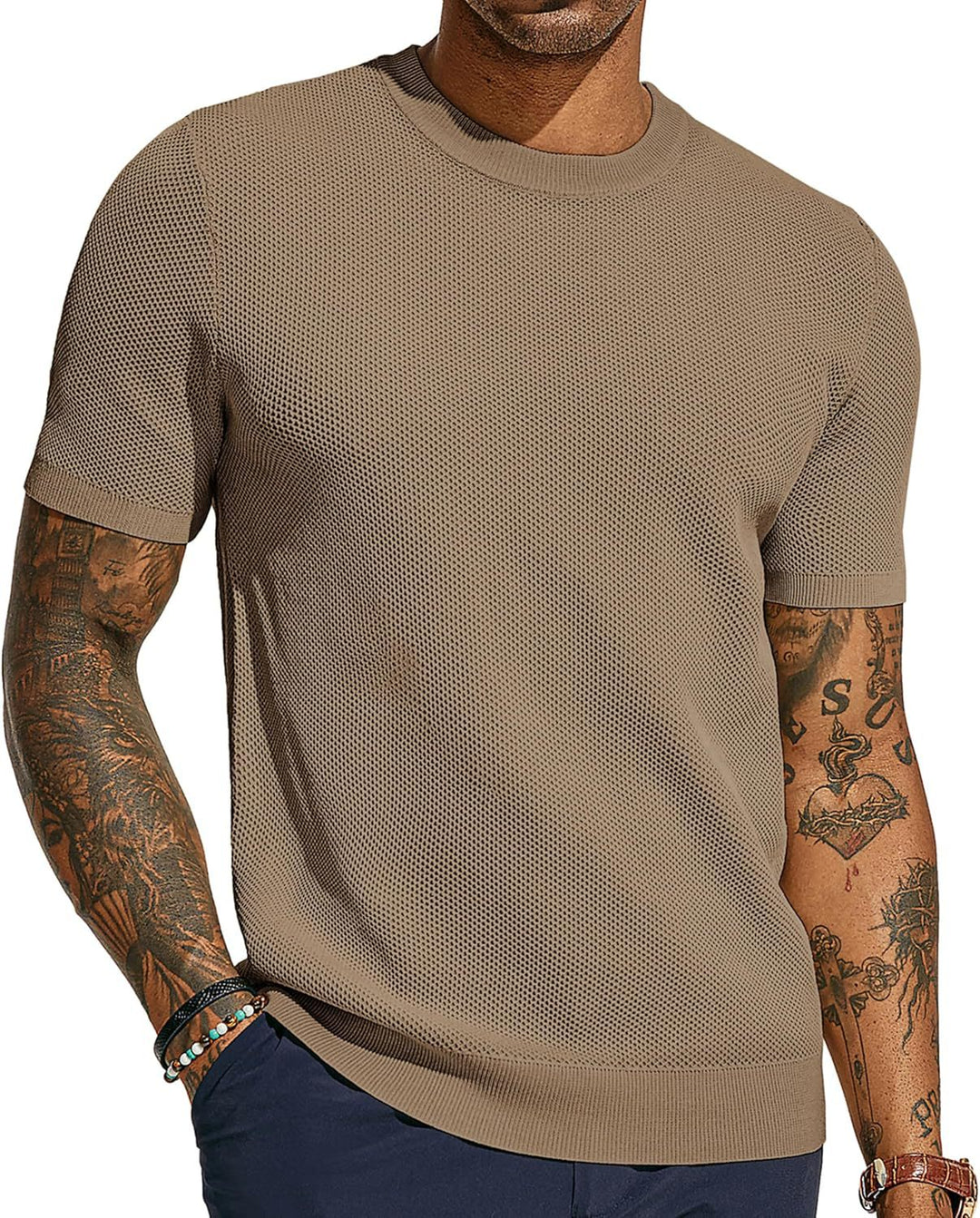 Stylisches Herren Kurzarm T-Shirt im Slim Fit, atmungsaktiv und bequem. Perfekt für sommerliche Freizeit-Looks.