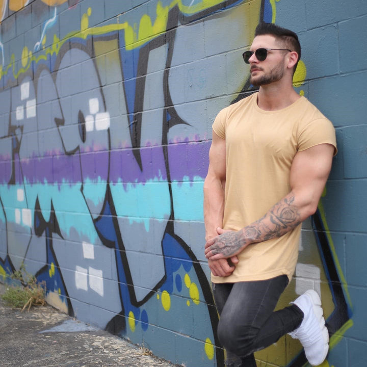 Stylisches Herren Sportshirt, Oversized mit Curved Hem, Kurzarm & Rundhals, perfekt für das Gym & Athleisure.
