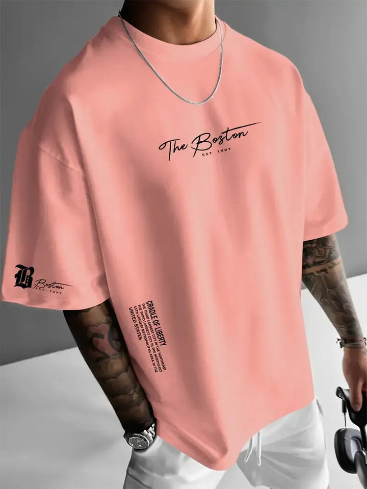 Herren Oversized Kurzarm Shirt mit Urban Style Statement-Grafik und Rundhals.