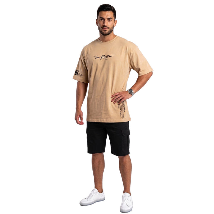 Streetstyle Herren T-Shirt mit Grafik Print, oversized und lässig, perfekt für Männer Mode.