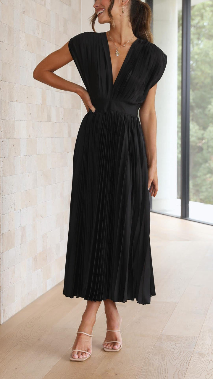 Langes, elegantes A-Linien Damenkleid, gefaltet, für festliche Gelegenheiten im Sommer.