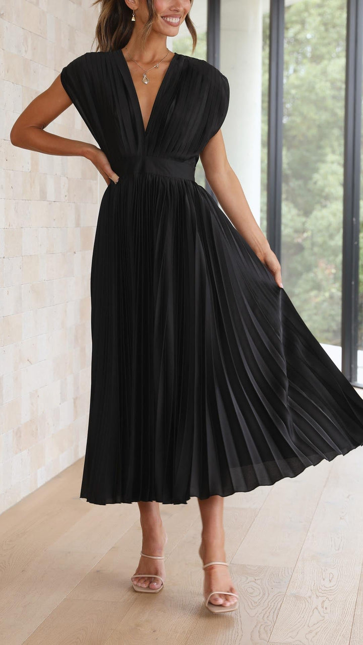 Modisches, gefaltetes Damen Maxikleid im A-Linien-Stil, ideal für Sommerfeste & besondere Events.