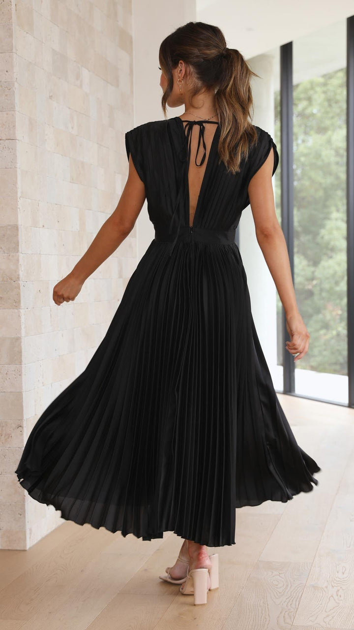 Zeitlos elegantes gefaltetes Damen Maxikleid in A-Linie, für festliche Sommerabende.