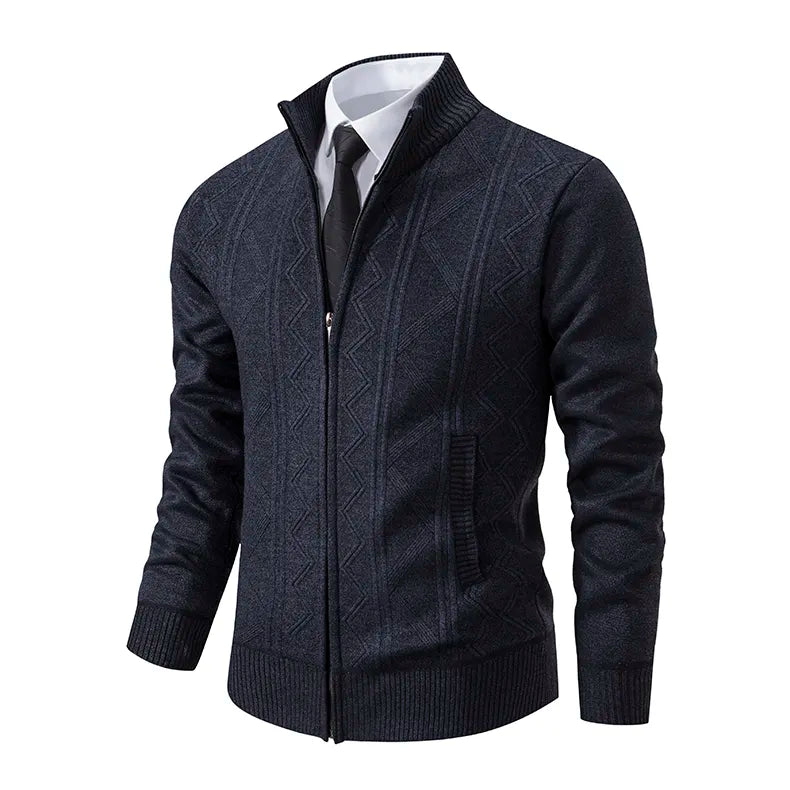 Stilvolle Herrenmode: Kuschelige Strickjacke mit Reißverschluss in klassischem Braun für einen eleganten Look.