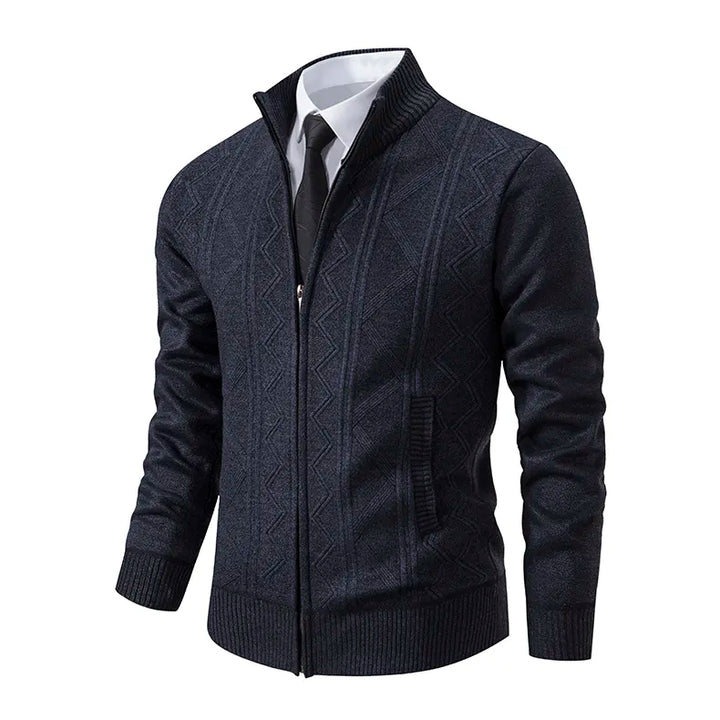 Stilvolle Herrenmode: Kuschelige Strickjacke mit Reißverschluss in klassischem Braun für einen eleganten Look.