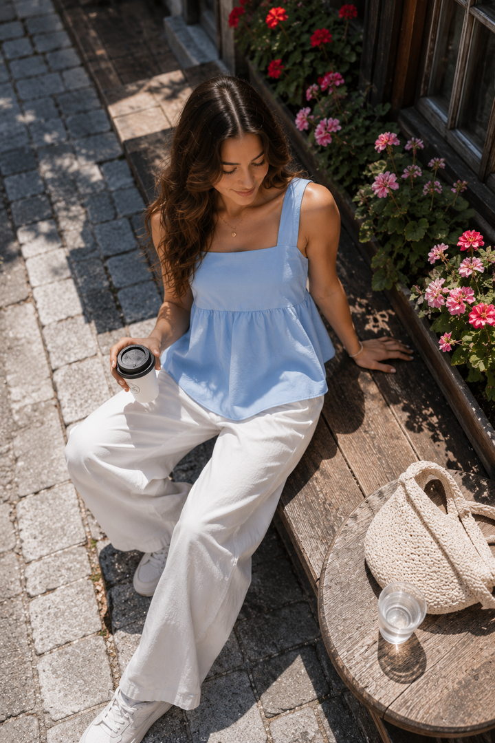 Modernes rückenfreies Damen Oberteil, quadratischer Kragen, ideal für vielseitige Sommeroutfits.