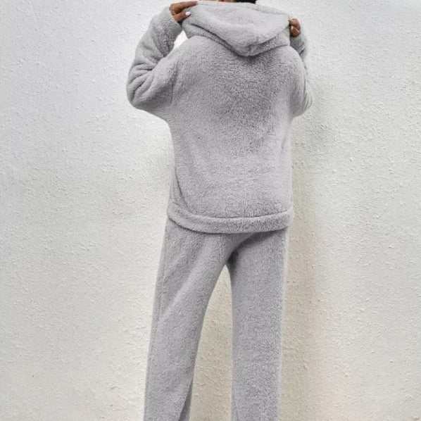 Bequeme Damen Jogginghose aus dem Kuschel-Set, perfekt als Homewear oder für Freizeitaktivitäten.