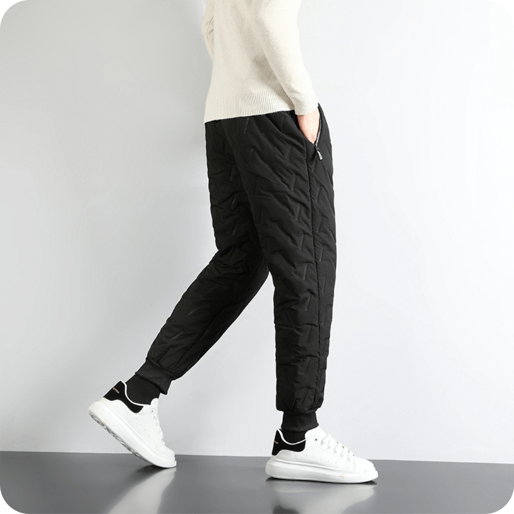 Warme Herren Thermo Jogginghose in Schwarz für winterlichen Komfort & Freizeit.