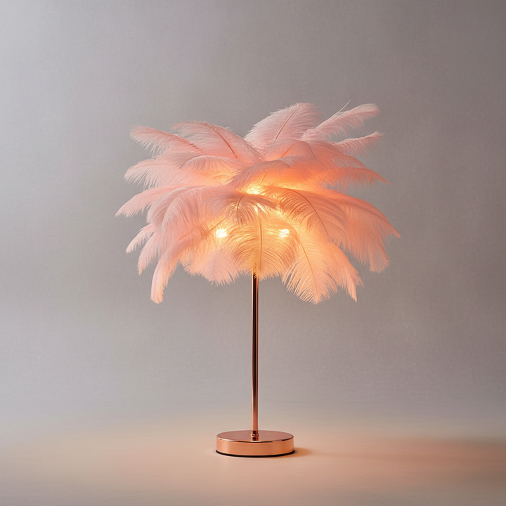 Einzigartige Federlampe: Weißer Federschirm kontrastiert mit glänzendem Roségold-Fuß. Stilvolle Tischbeleuchtung.