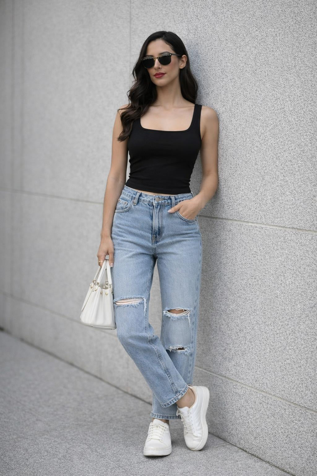Elegantes Damen Basic Top, figurbetont und ärmellos. Ideales Sommer Oberteil mit Eckausschnitt.