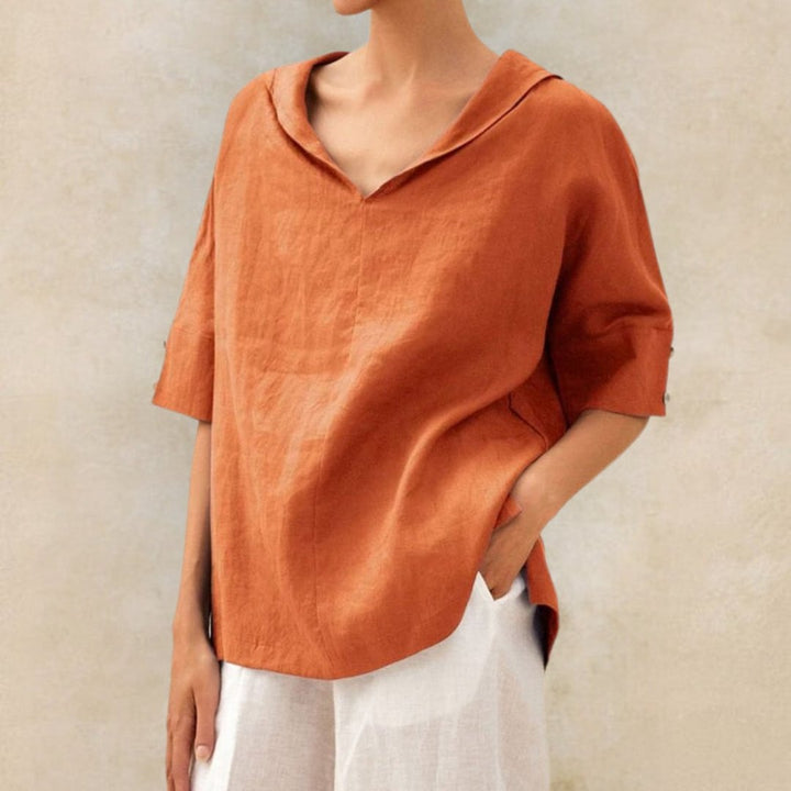 Basic Damen Kurzarm Top. Lässiges Oversized Shirt mit V-Ausschnitt und stilvollem Umlegekragen. Sehr bequem.