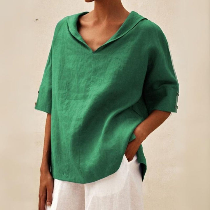 Elegantes Damen V-Ausschnitt Top mit Umlegekragen. Fließendes Oversized Design, ideal als stilvolle Freizeitbluse.