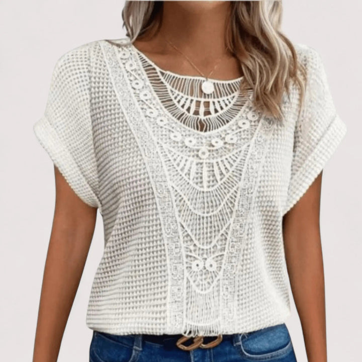 Modisches Damen Top mit Waffelstruktur & zarter Spitze. Perfekt als Sommer Oberteil im Boho Stil.