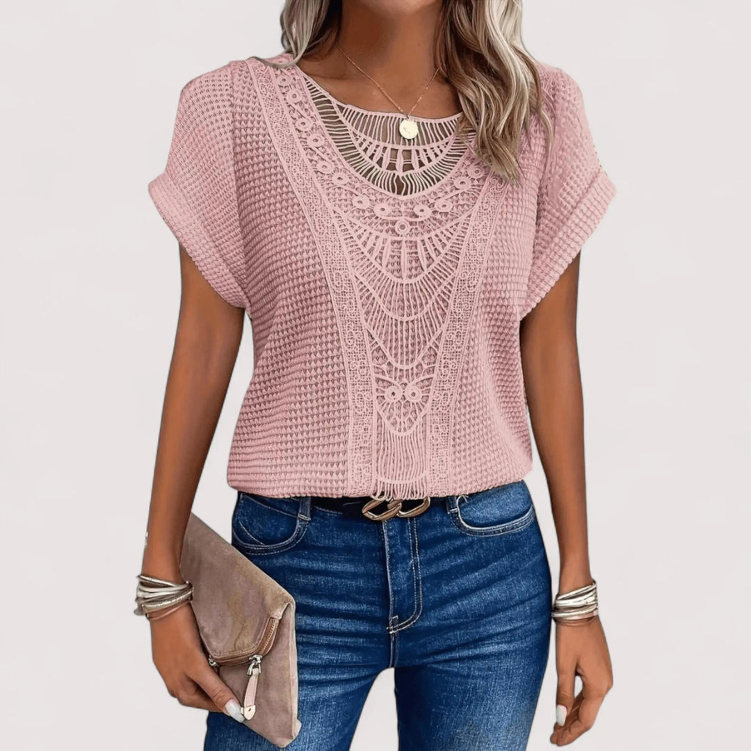 Elegantes Kurzarm Top für Damen, mit Waffelmuster & filigranem Spitzendetail. Ideal für Freizeit.