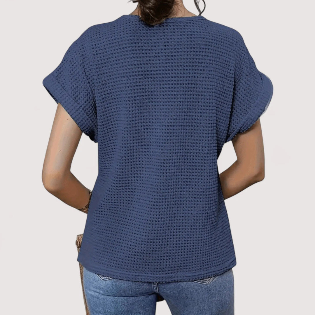 Boho Stil Damen Top, kurzärmelig, mit Waffelstruktur und schöner Spitze. Modisches Frühlings-Outfit.