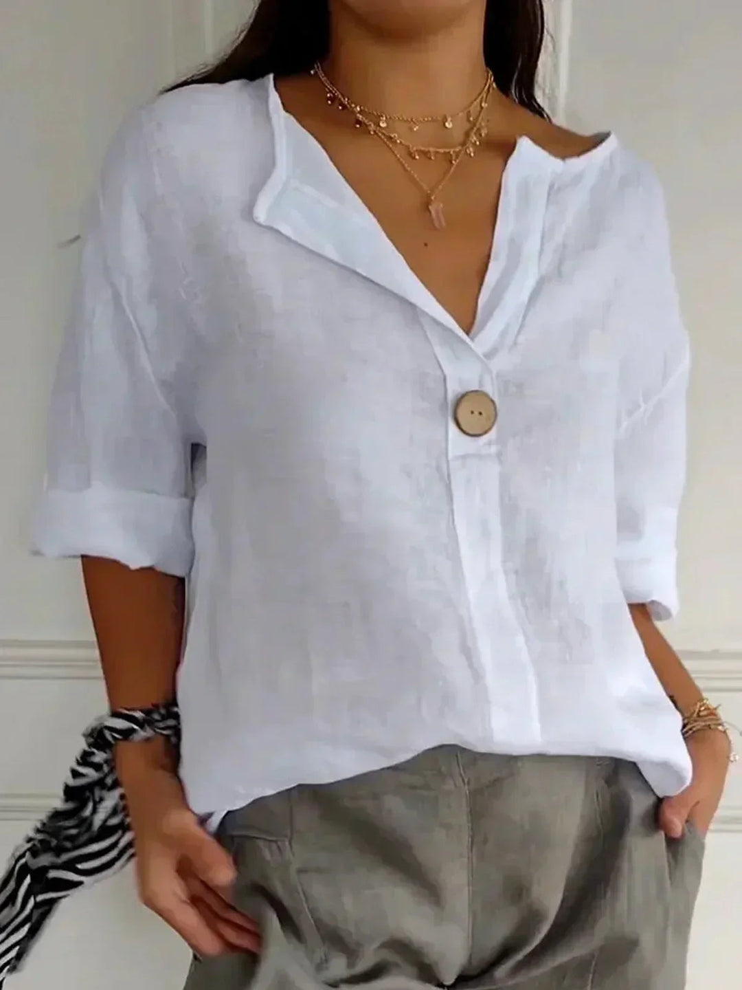Vielseitiges Damen V-Ausschnitt Top mit 3/4 Arm. Ein elegantes und bequemes Sommer-Top für jede Gelegenheit.