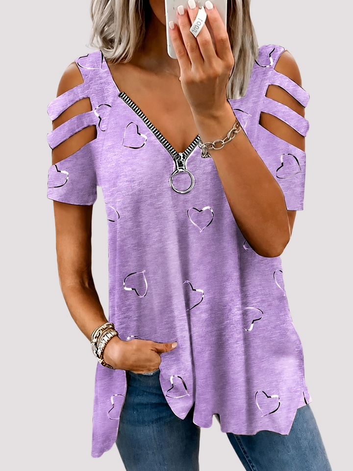 Vielseitiges Damen Kurzarm Top mit Herzprint & stylischen Cut-Out-Details an den Ärmeln. Modisch & bequem.