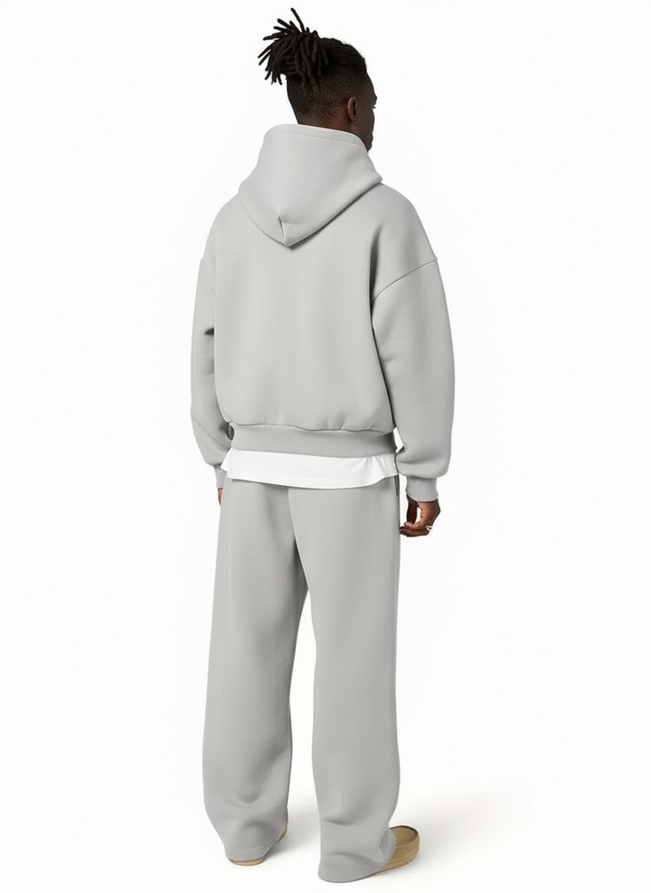 Herren Sportlich Casual Set: Grauer Hoodie mit gerader Passform & passende Jogginghose.