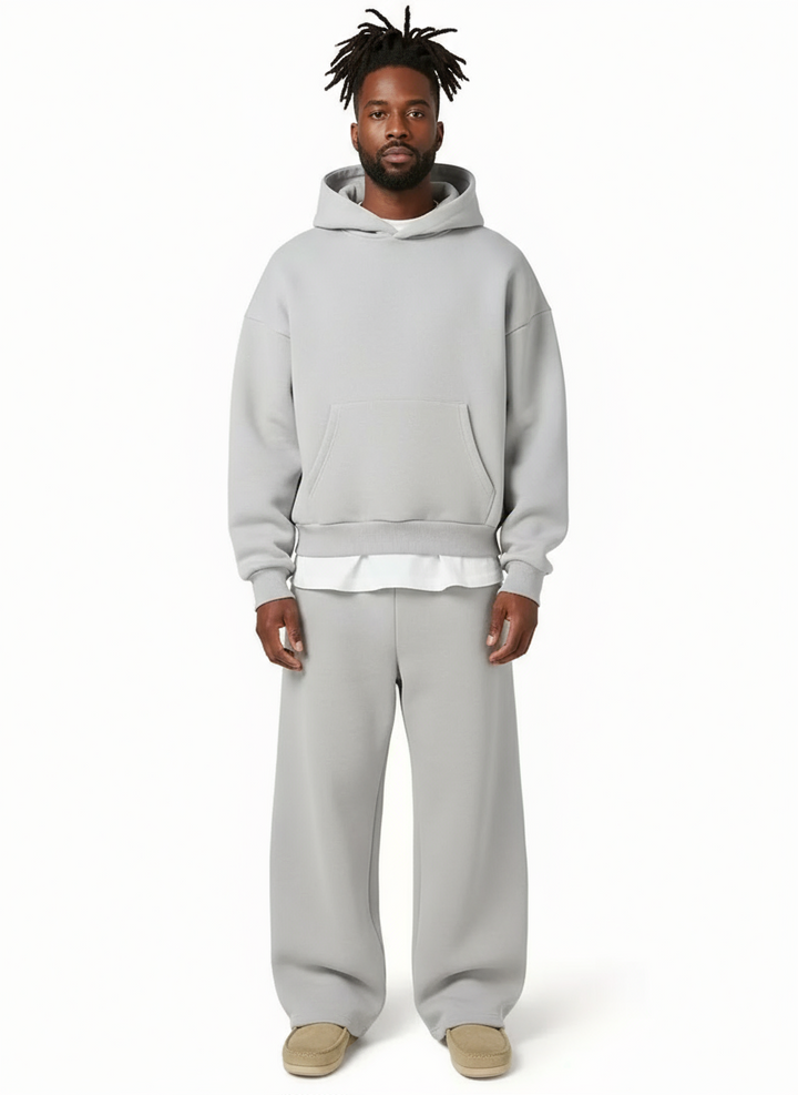 Grauer Herren Trainingsanzug Set: Bequemer Hoodie & Jogginghose für lässigen Komfort.