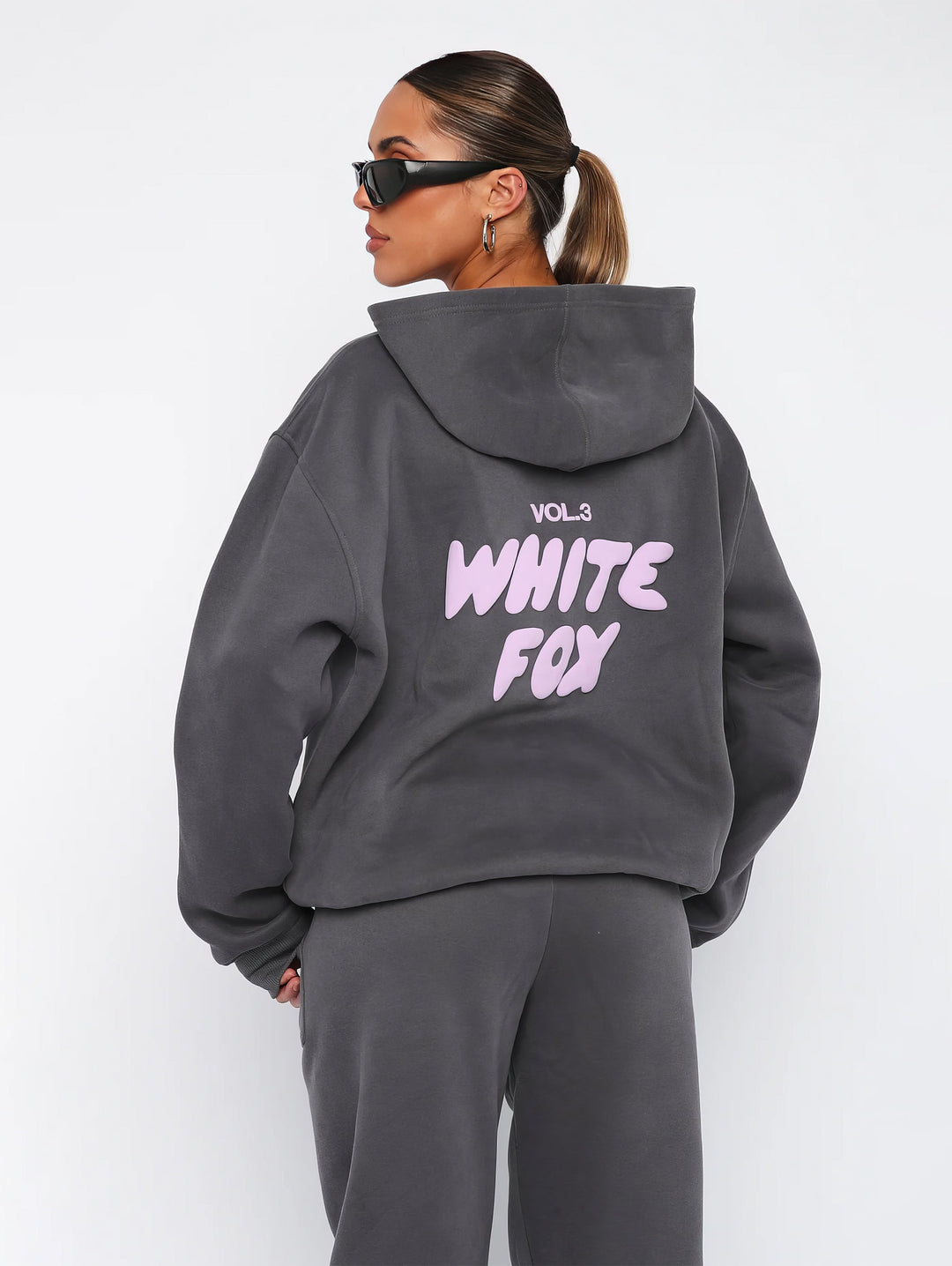 Praktischer Damen-Sportanzug, leicht zu pflegen und ideal für aktive Frauen mit bequemen Look.