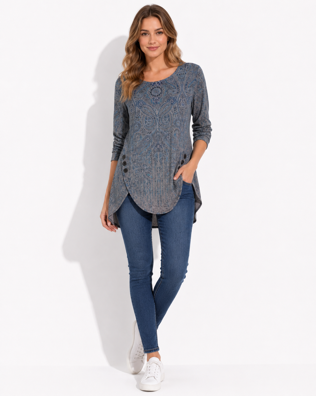Elegante Damen Tunika mit langen Ärmeln und modernem blauem Ombre-Design, vielseitig für Freizeitmode.