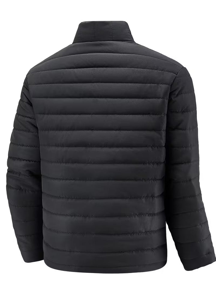Slimfit Übergangsjacke für Herren, schwarze Steppjacke mit Stehkragen, perfekt für casual Outdoor-Looks.