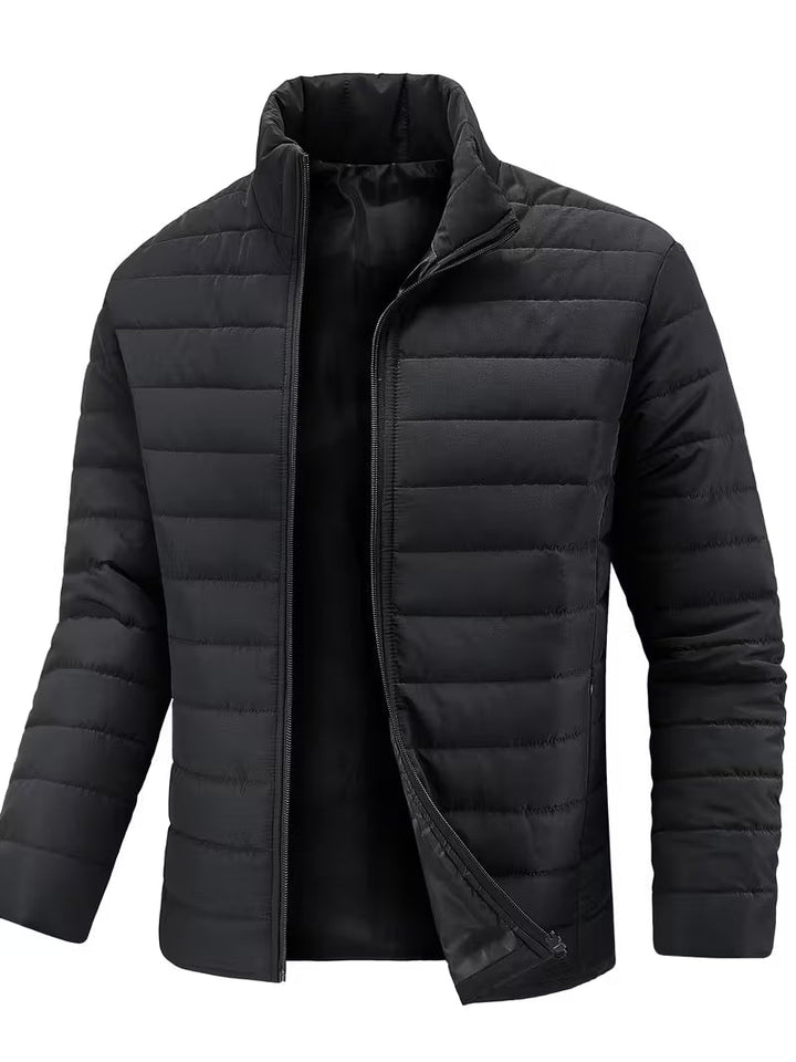 Schwarze Herren Steppjacke mit Stehkragen, leicht & winddicht, ideal für Frühling & Herbst.