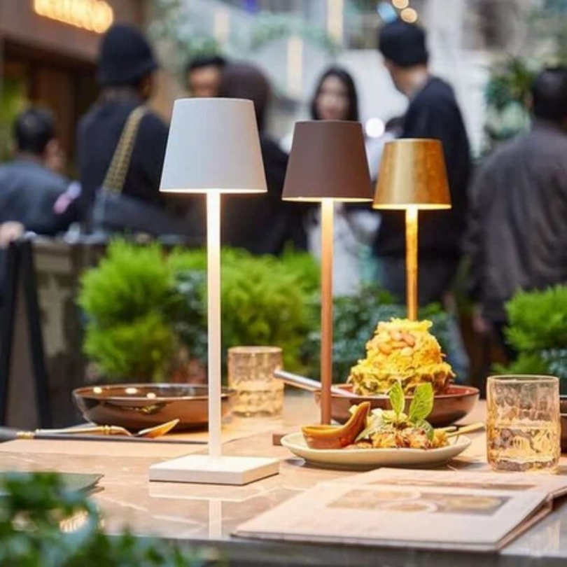 Smartes Licht mit LumiFlex: Kabellose LED-Tischlampe, Touch-Helligkeit, für moderne Wohnräume.