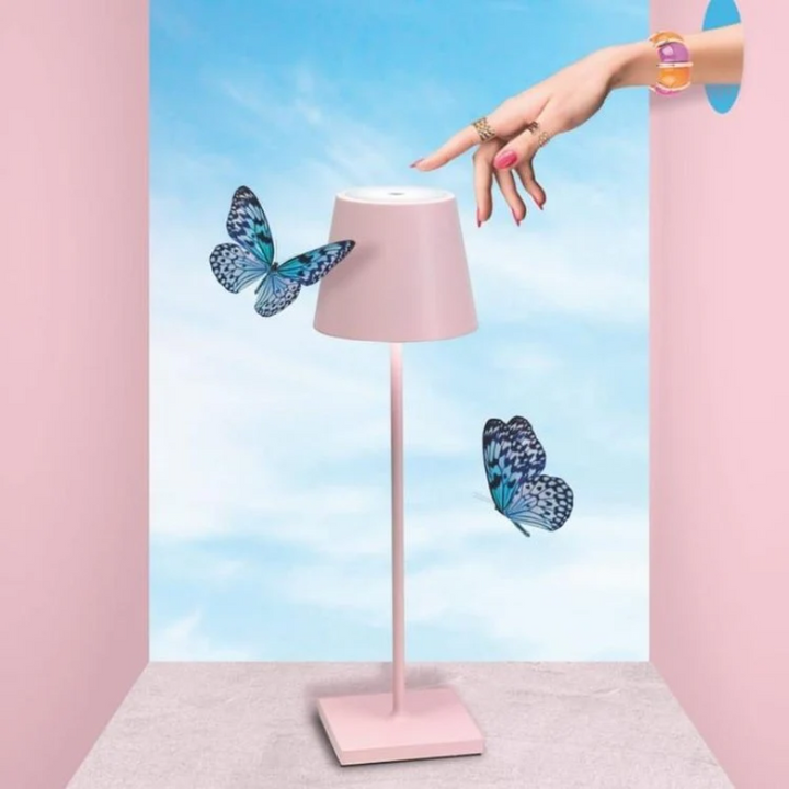 LumiFlex portable Akku-Lampe: Kabellose LED-Tischlampe, Touch-sensitiv für flexibles Licht.