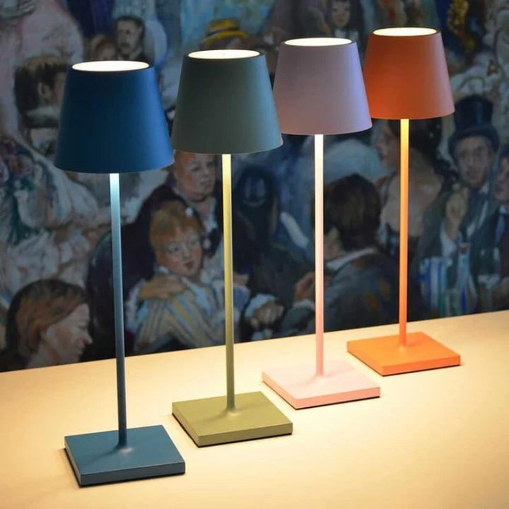 Wiederaufladbare LumiFlex LED-Tischlampe, Touch-Funktion, ideal für stimmungsvolles Licht.