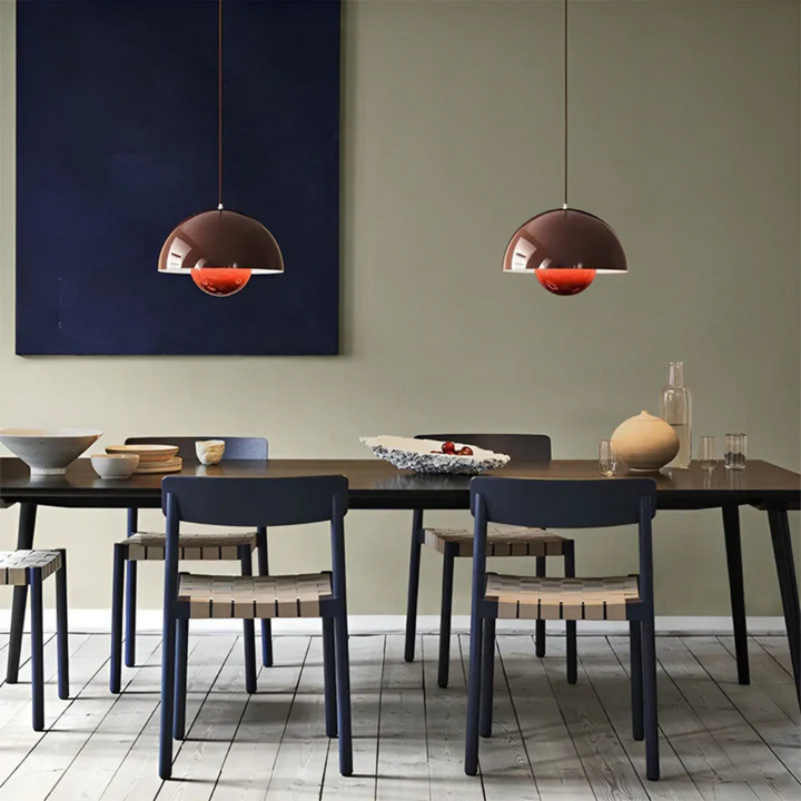 Elegante skandinavische LED-Pendellampe, schafft eine wohnliche Atmosphäre.