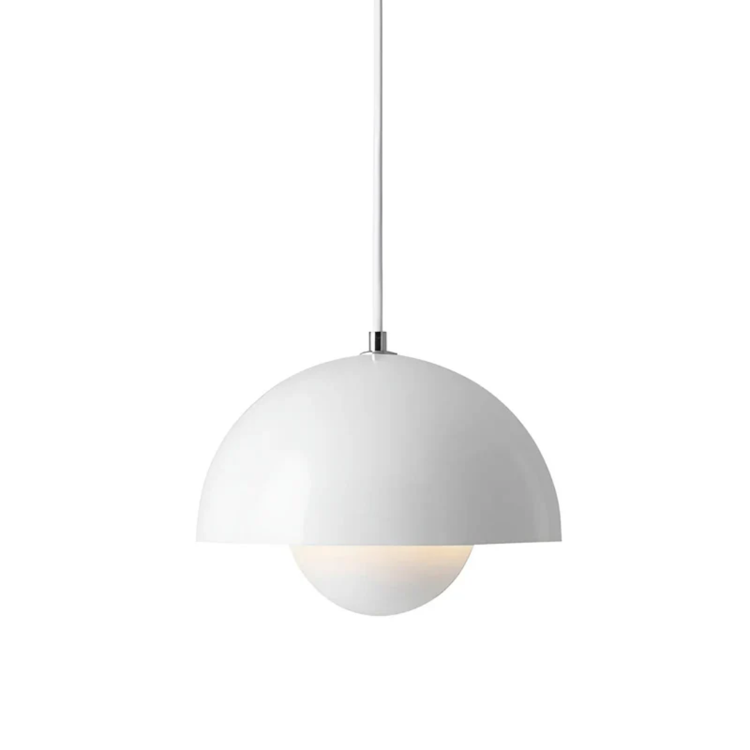 Hängeleuchte, LED-Technik, skandinavisches Design, für ein modernes Wohnzimmer.