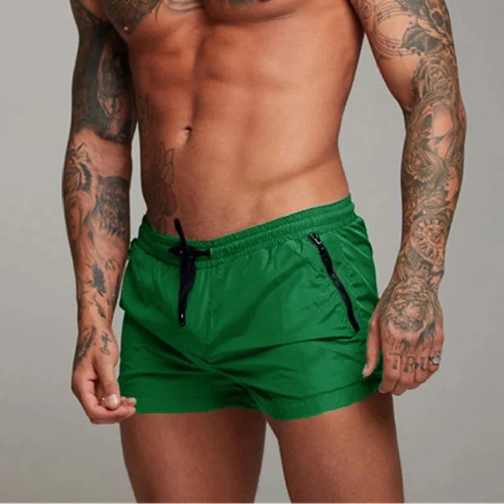 Moderne Herren Badehose, ideal für Strandurlaub & Pool. Schnelltrocknend, bequem und perfekt für den Sommer.