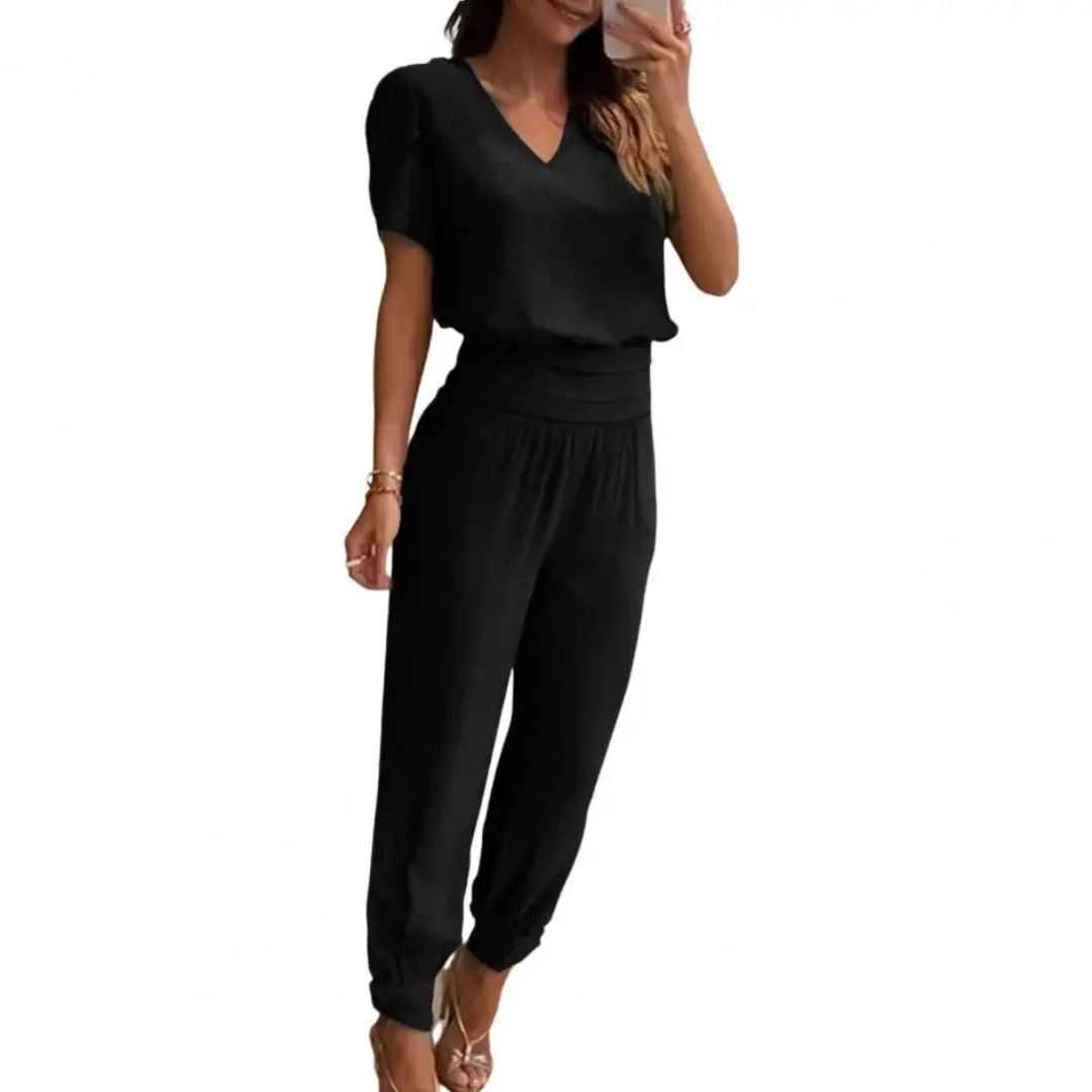 Modisches Damen Kara Kleidungsset für elegante Alltagsmode. Bequemer Freizeitlook für jede Frau.