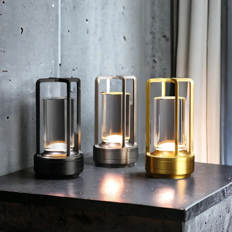 Wiederaufladbare LED-Tischlampe, kabellos & dimmbar. Schafft elegantes Stimmungslicht in jedem modernen Wohnzimmer.