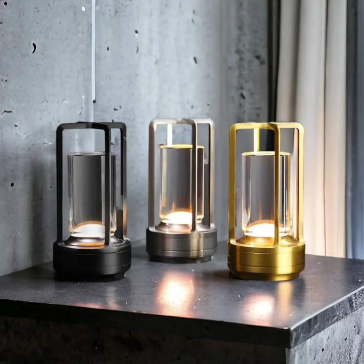 Wiederaufladbare LED-Tischlampe, kabellos & dimmbar. Schafft elegantes Stimmungslicht in jedem modernen Wohnzimmer.