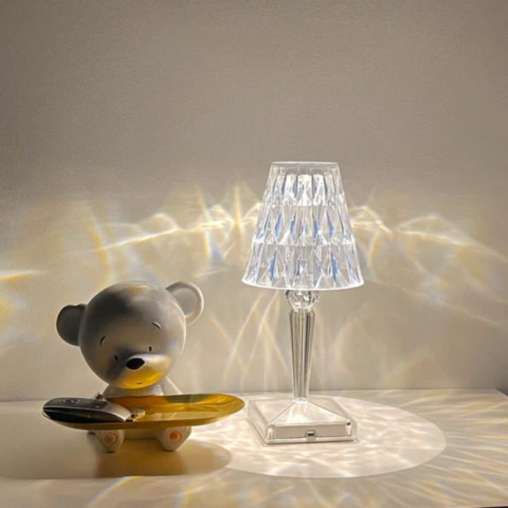 Funkelnde Kristall-Tischlampe, silberfarben, perfekte Akzentbeleuchtung für jeden Raum.