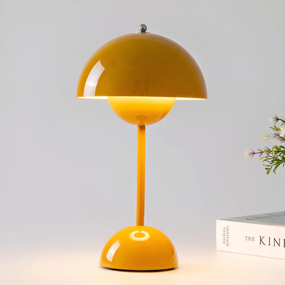 Stilvolle skandinavische Wohnzimmerlampe NordicBeam, kabellos mit LED für flexible Ambientebeleuchtung.