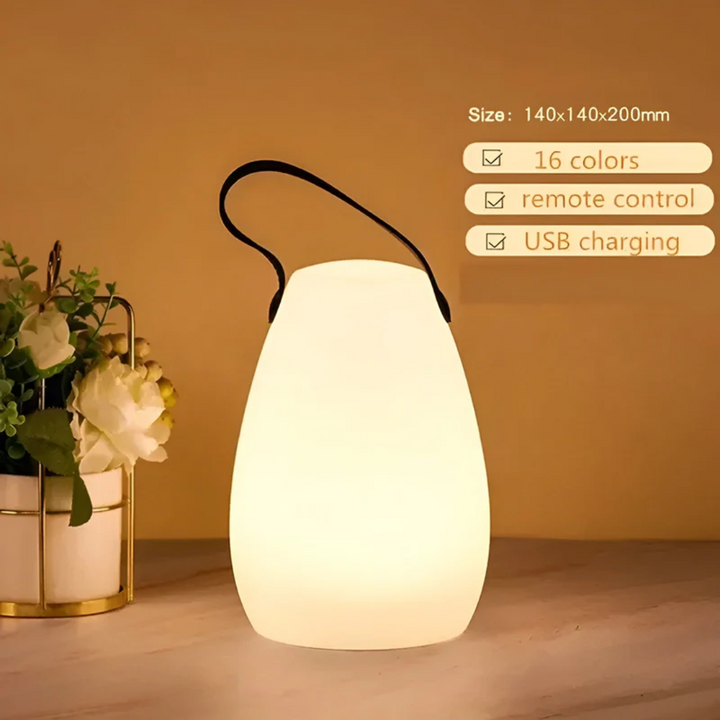 Stilvolle LED Tischlampe mit kabelloser Funktion für warmes, dekoratives Ambiente.