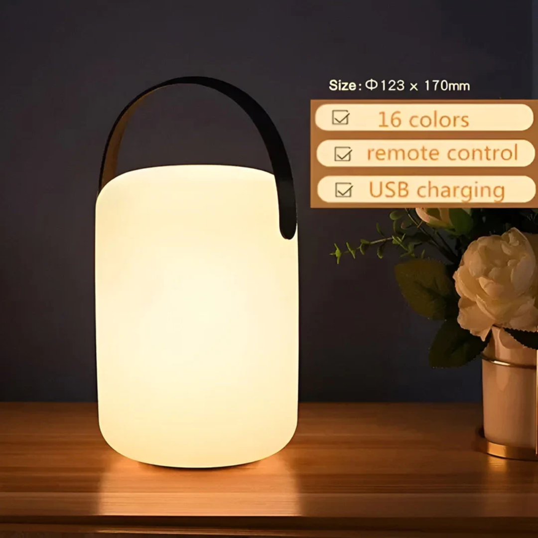 Robuste, wasserfeste LED Akkulampe für flexible Außenbeleuchtung im Garten oder beim Camping.