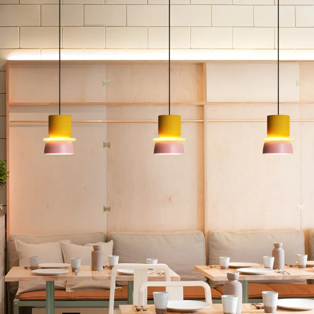 Helle, energieeffiziente Macaron LED Pendelleuchte, farbenfrohe Hängelampe.