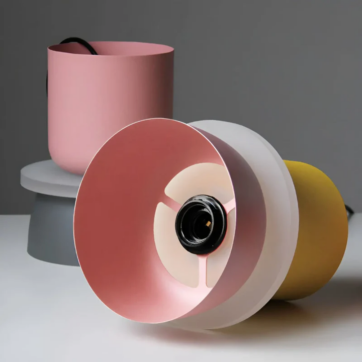 Lebendige Macaron LED Lampe, moderne Pendelleuchte, farbenfrohe Beleuchtung für Wohnzimmer.